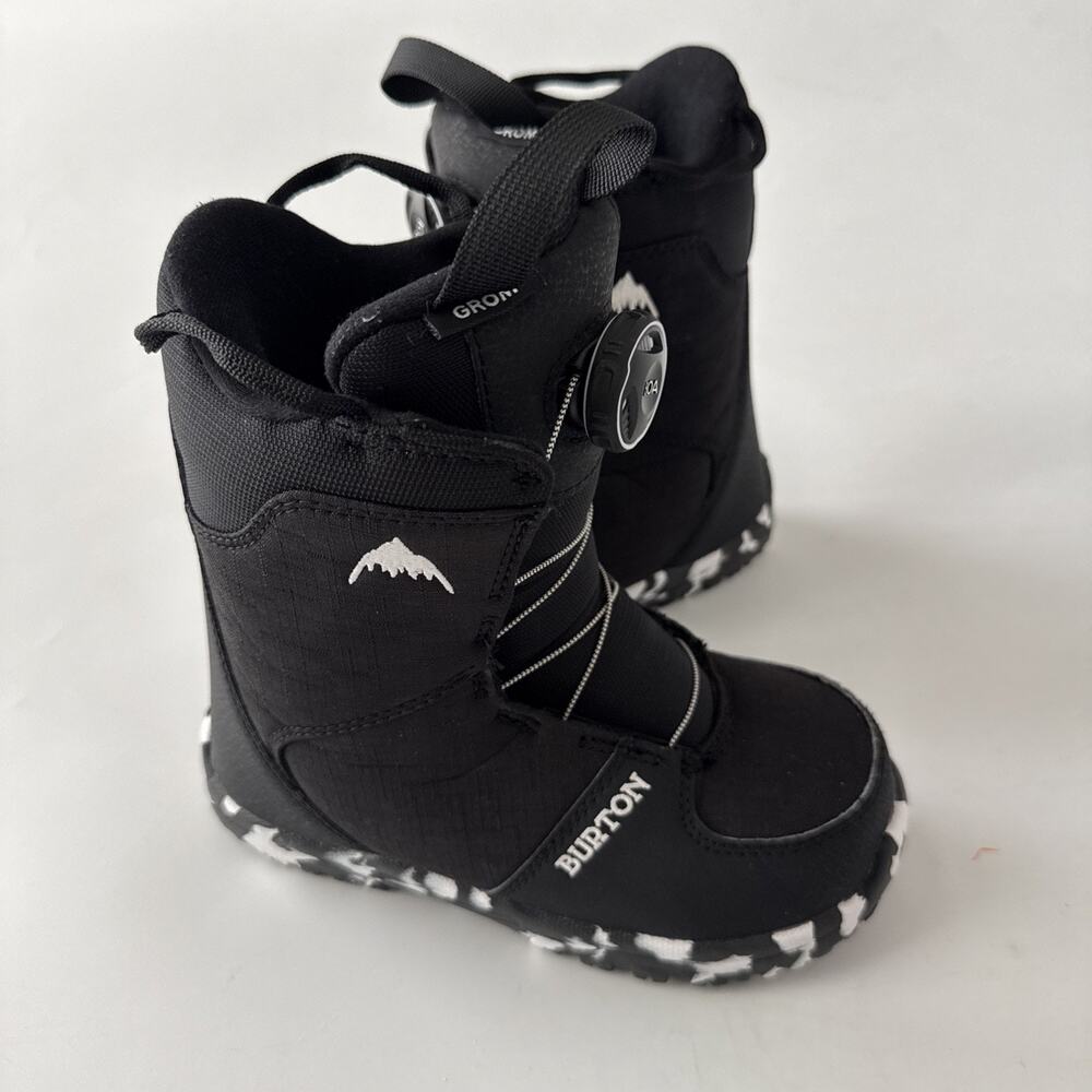 Burton Kids Grom BOA Snowboard Boots Black White Size 3K US